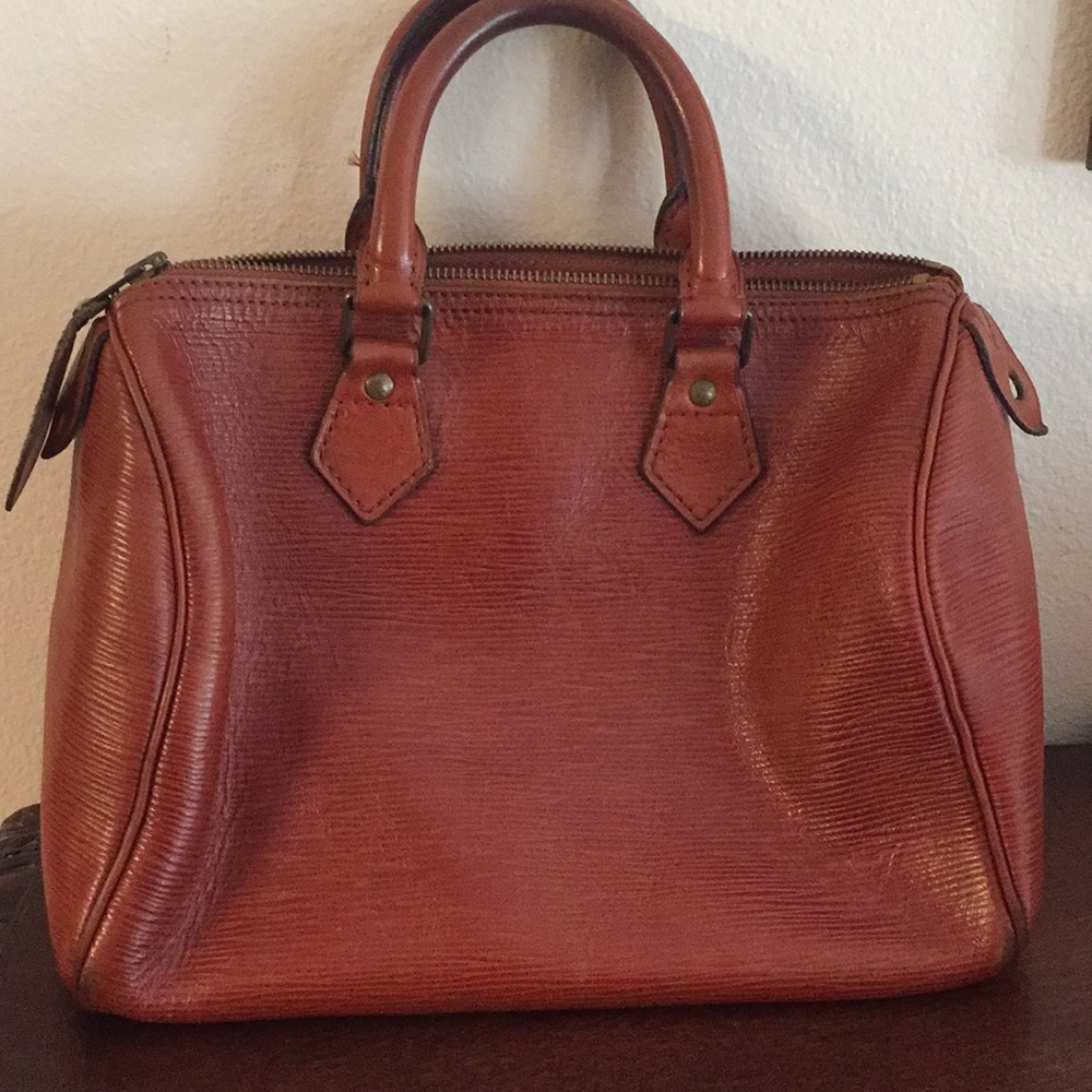 Vintage Louis Vuitton Epi speedy 25 handbag